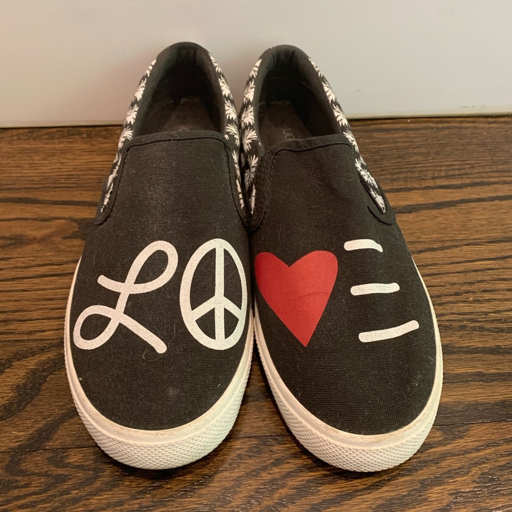 Bucket Feet LOVE Pineappleade Slip Ons size 7
